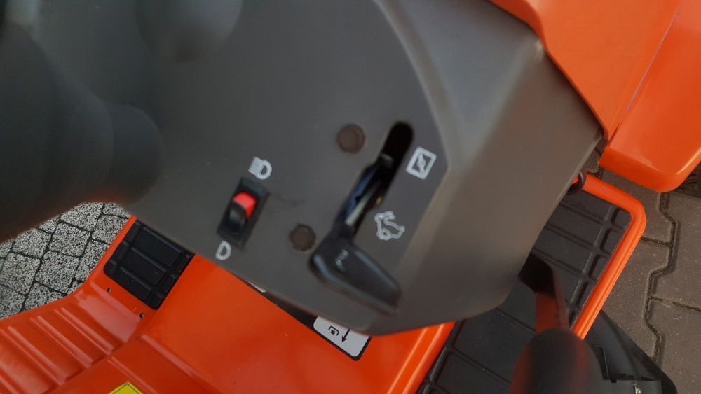Traktor ogrodowy kosiarka samojezdna Husqvarna LT130 13KM manual 5+R
